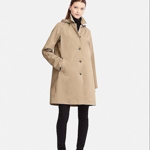 Uniqlo beige blochtech soutien collar trench coat